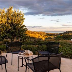 4 bedroom villa with infinity pool and sea views near Noto, Sicily, sleeps 8